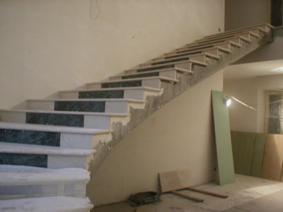 Realizzazione scale curvilinee in marmo