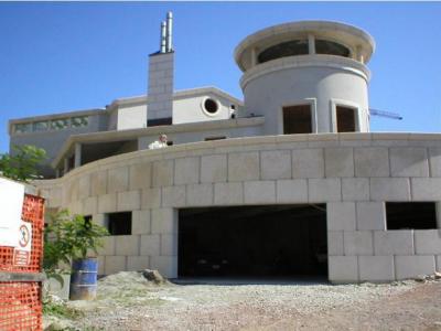 rivestimento curvilineo in travertino per edificio