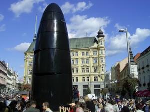 Lavorazione monumento Brno Clock 25.jpg